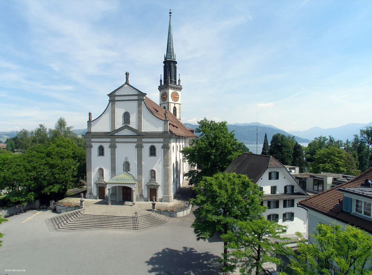 Der spätgotische Glockenturm der katholischen Pfarrkirche St. Jakob in Cham ist mit 71,90 Meter Höhe der höchste Glockenturm im Kanton Zug.