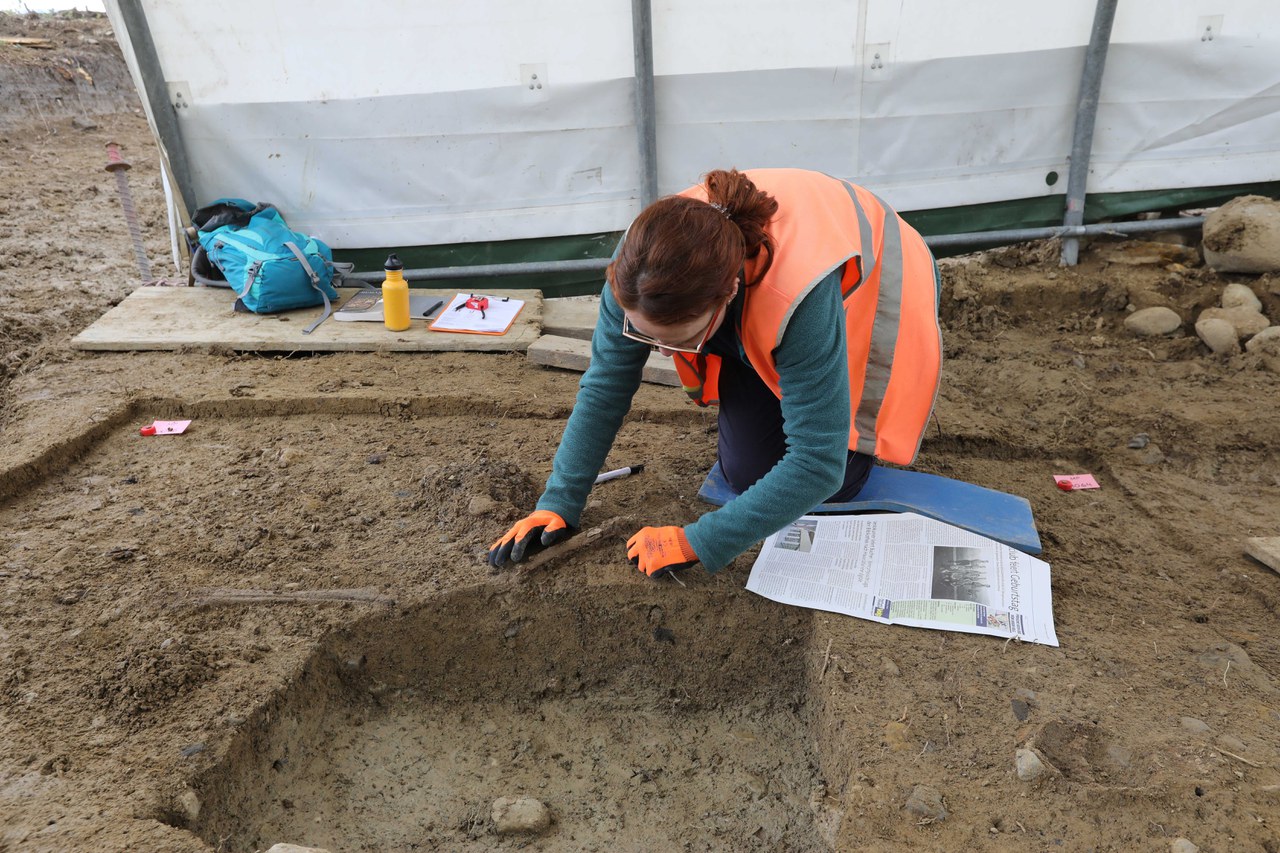 Begutachtung eines Frauengrabes