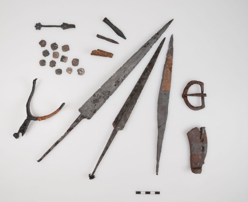 Eine Auswahl der Gegenstände, die bei der Prospektion im Morgarten gefunden wurden.