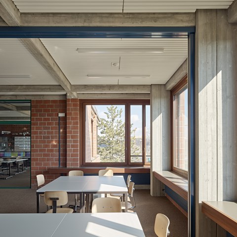 Klassenzimmer in der neuen Aufstockung, © Roland Bernath, Zürich