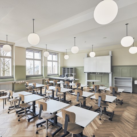 Schulzimmer nach der Sanierung, © Philippe Hubler Fotografie