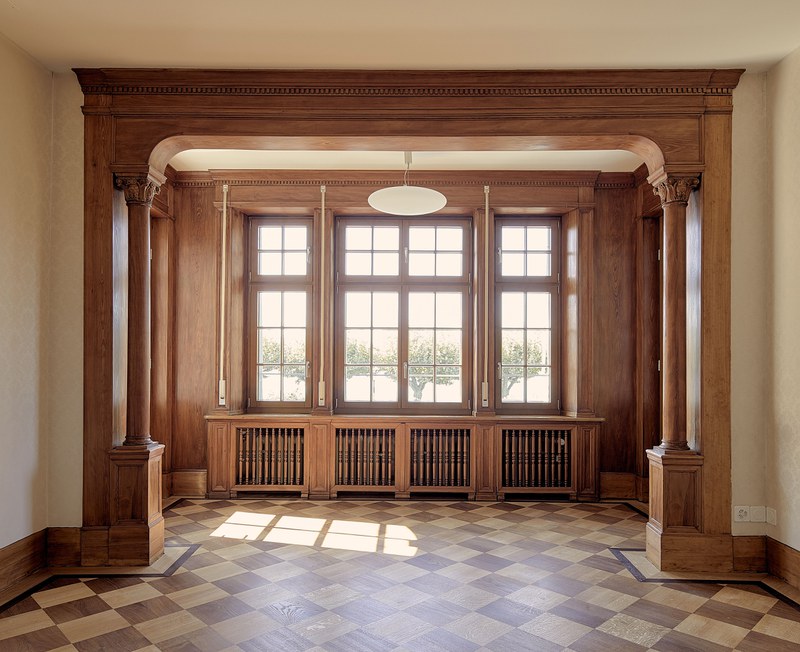 Chamerstrasse 1, Sicht auf Fensterfront und Parkettboden