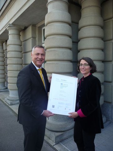 Foto Übergabe Zertifikat