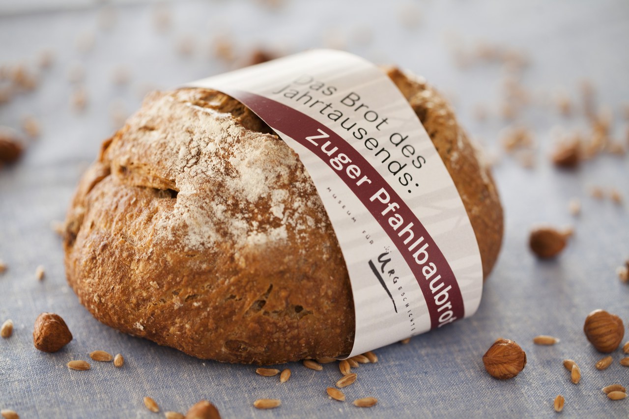 Bild Pfahlbaubrot mit Dinkel und Haselnuss