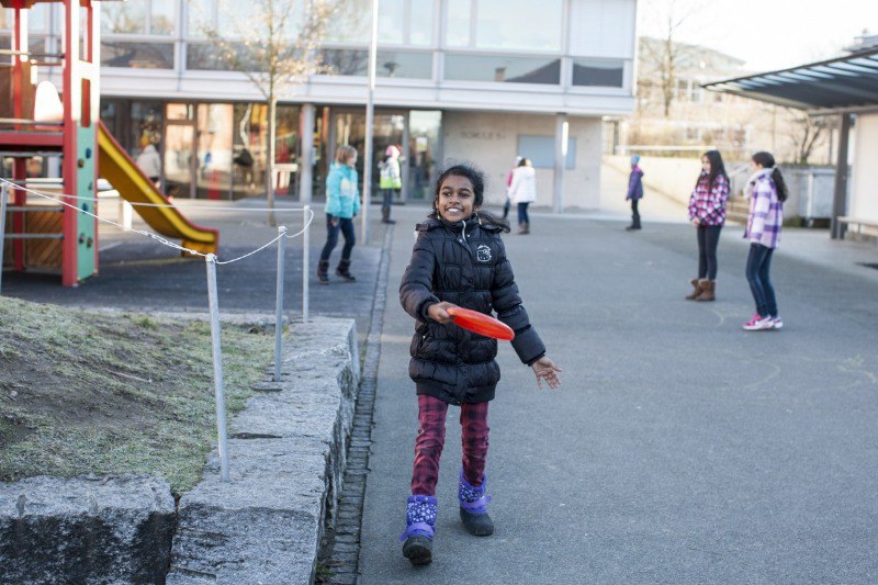 Mädchen mit Frisbee