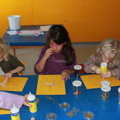 basteln mit Glitzer.JPG