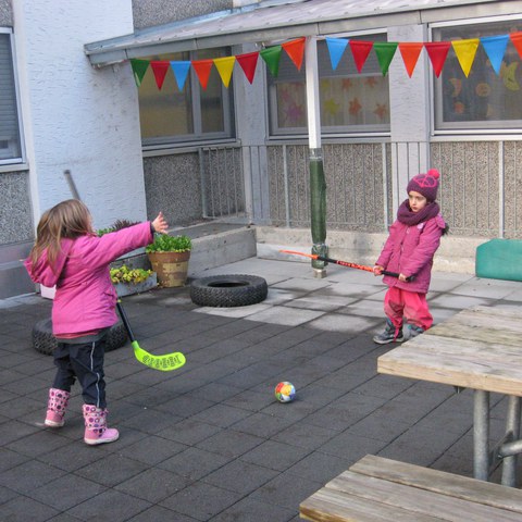 Unihockey spielen.JPG