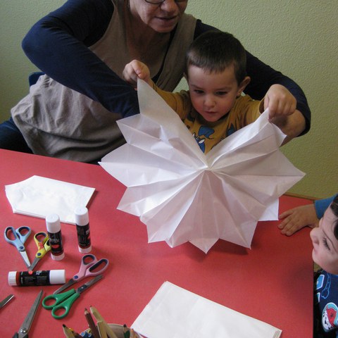 Weihnachtssterne basteln.JPG