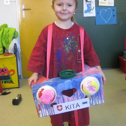 Basteln für den Umzug.JPG