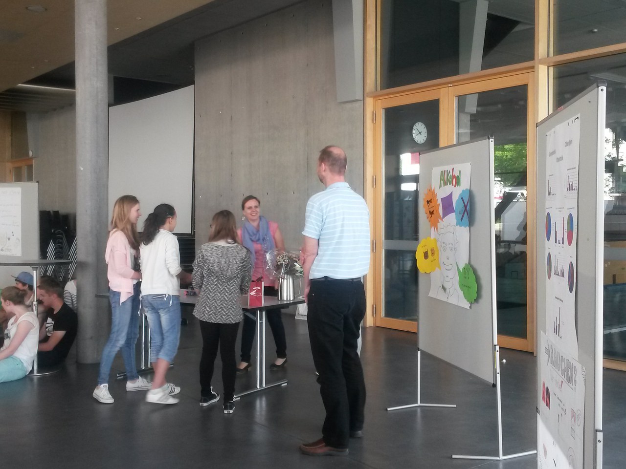Siegerehrung des Plakatwettbewerbes zum Abschluss der Projekttage "Sucht" in Oberägeri