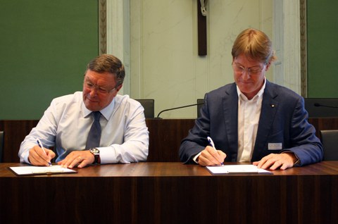 Kanton und Ärztegesellschaft unterzeichnen Absichtserklärung