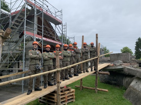 Bild 5: Klassenfoto auf dem selbst erstellten Steg
