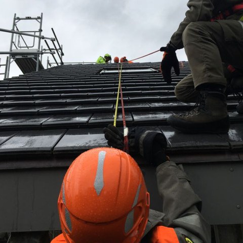 Arbeiten auf dem Schrägdach 2