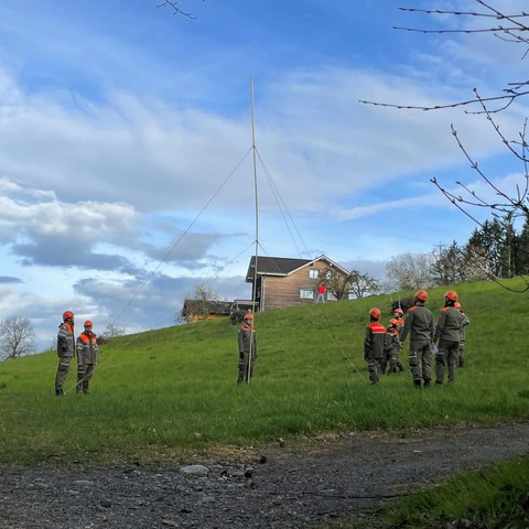 Bau einer Antenne im Feld