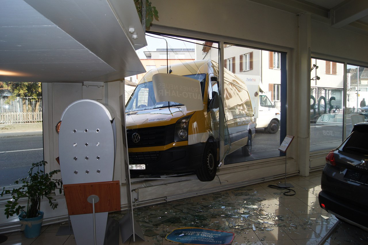 Der Lieferwagen im Schaufenster