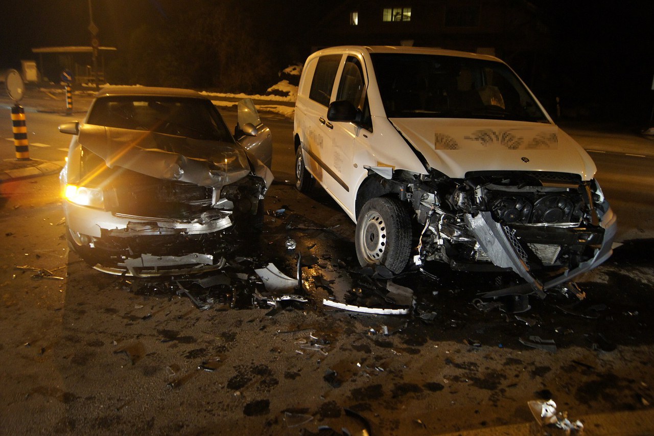 Beide Autos erlitten Totalschaden