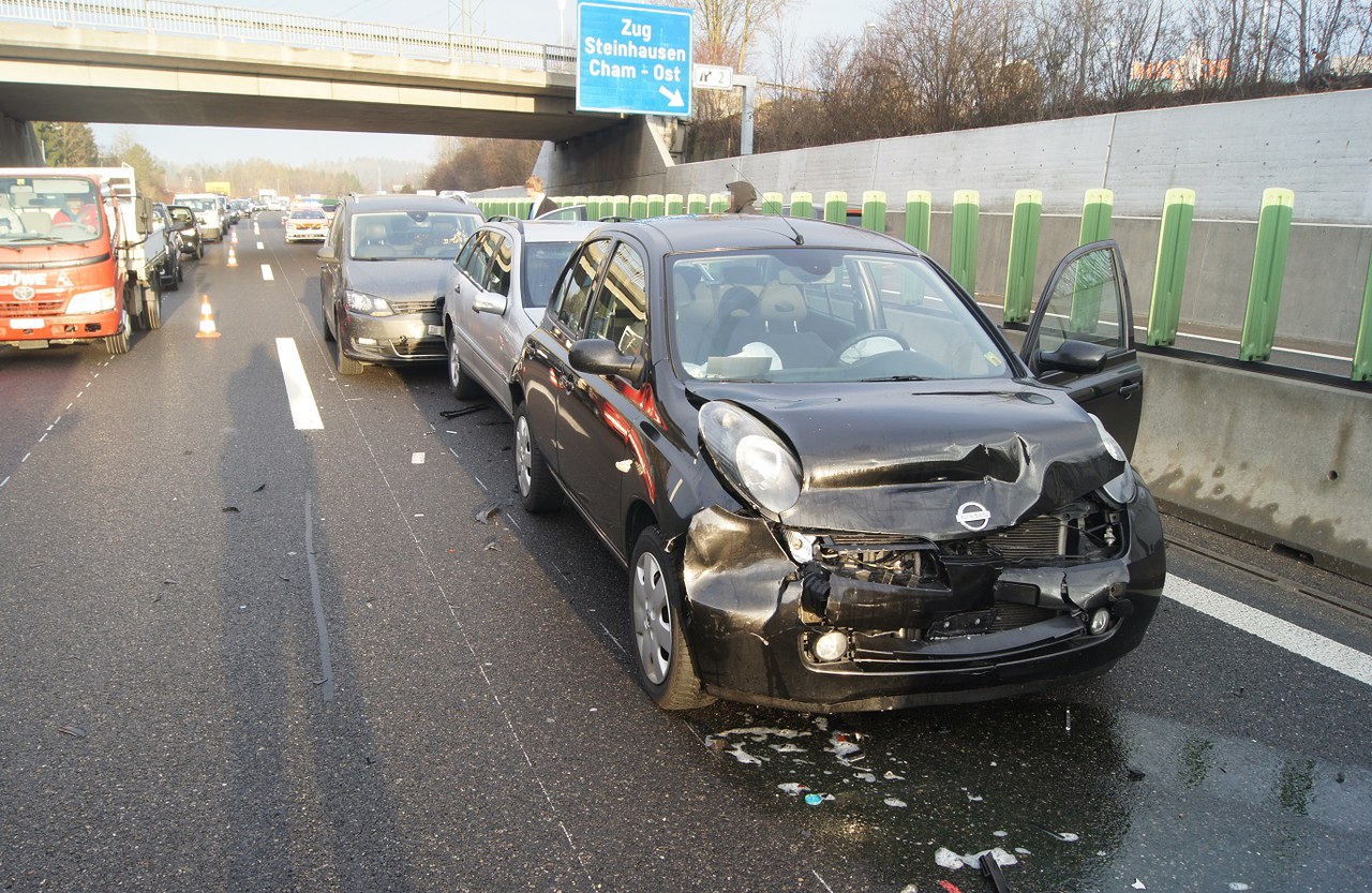 ...und fünf Autos beschädigt.