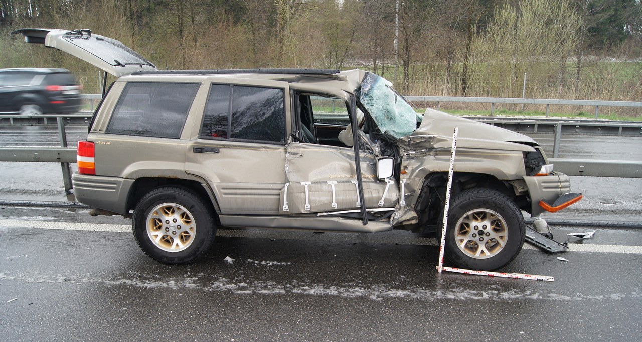 Unfallfahrzeug auf der A 4