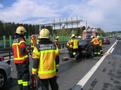 095 / Cham: Ein Verletzter nach Auffahrkollision auf der Autobahn