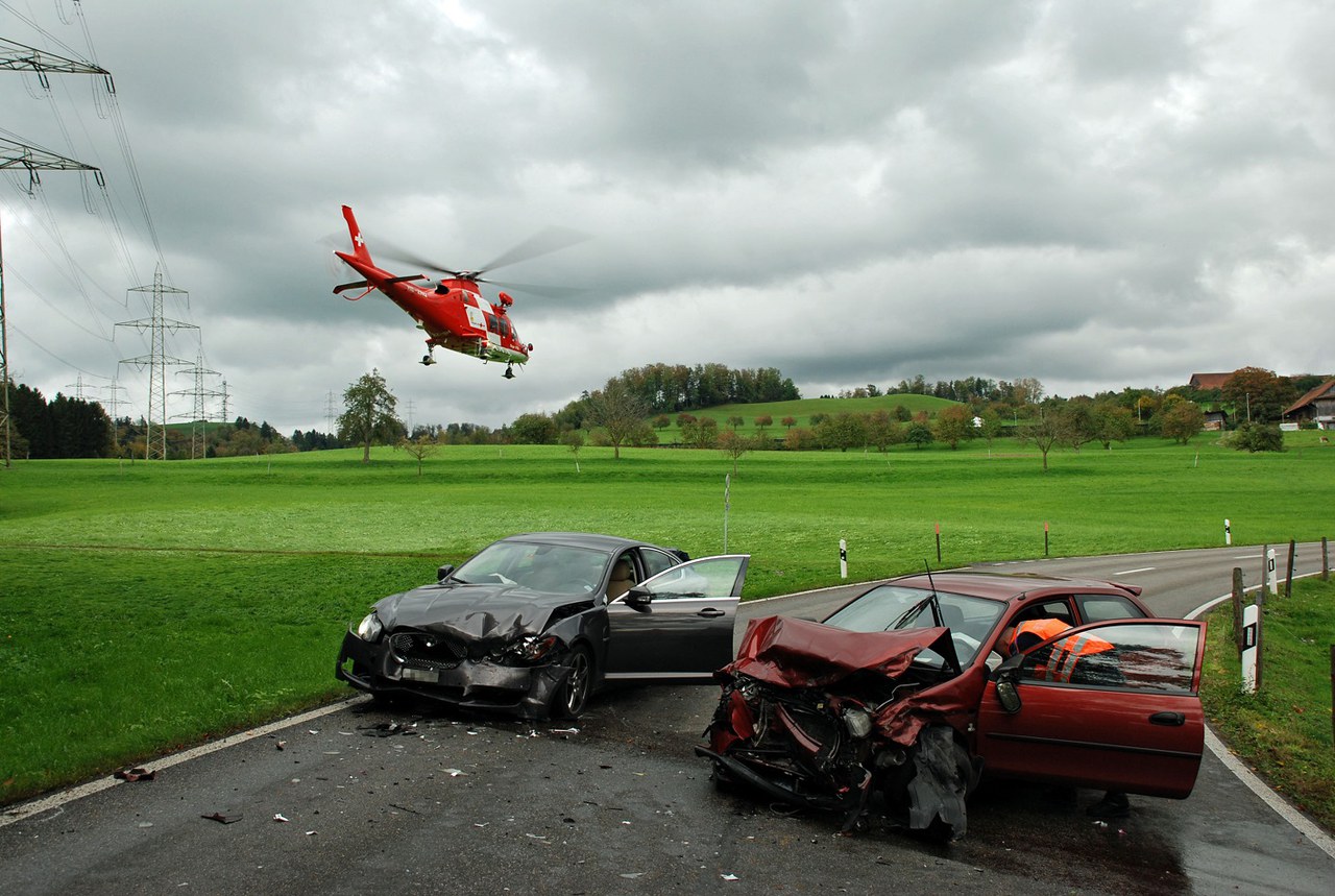 Rega fliegt Verletzte ins Spital
