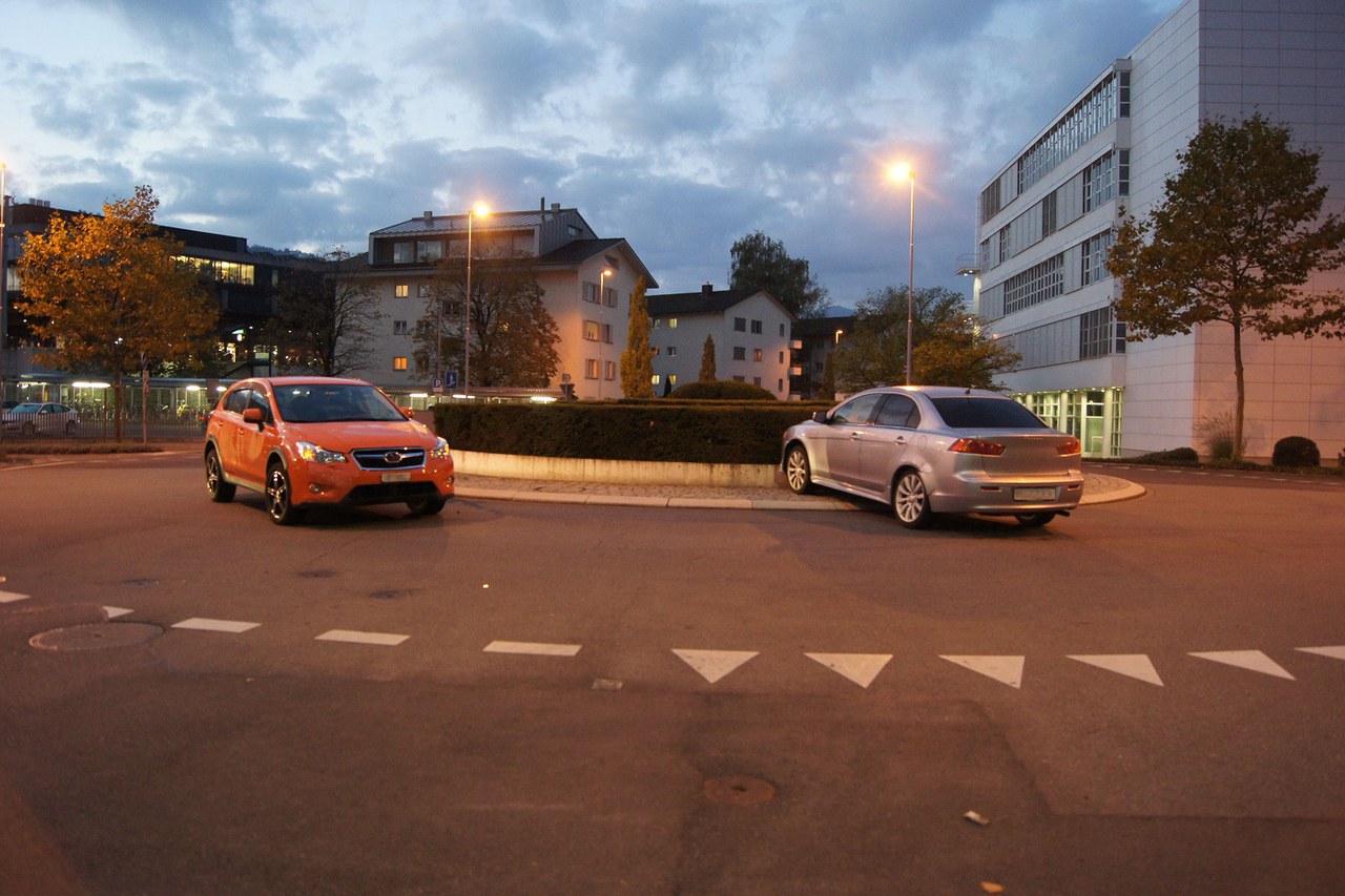 Kollision im Kreisverkehr in der Stadt Zug