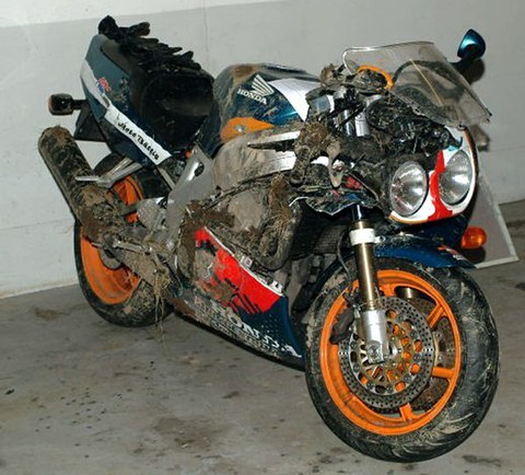 Bild 25 / Selbstunfall mit einem entwendeten Motorrad