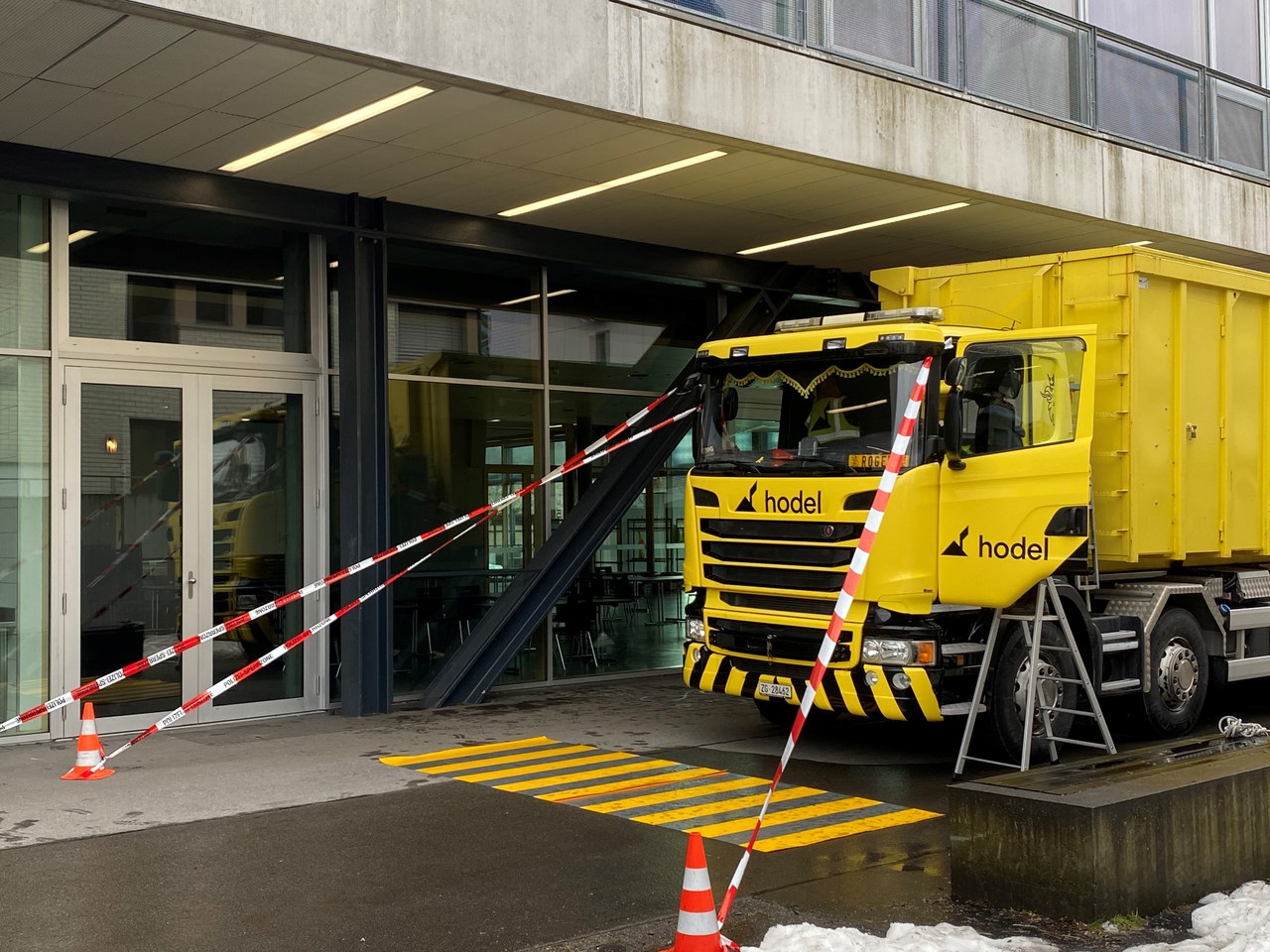 Korrektes Verhalten im Umgang mit dem toten Winkel wird in der Praxis geübt